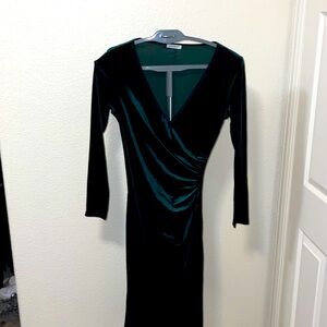 Green Dress. Wedding Guest. Cocktail. V Neck.